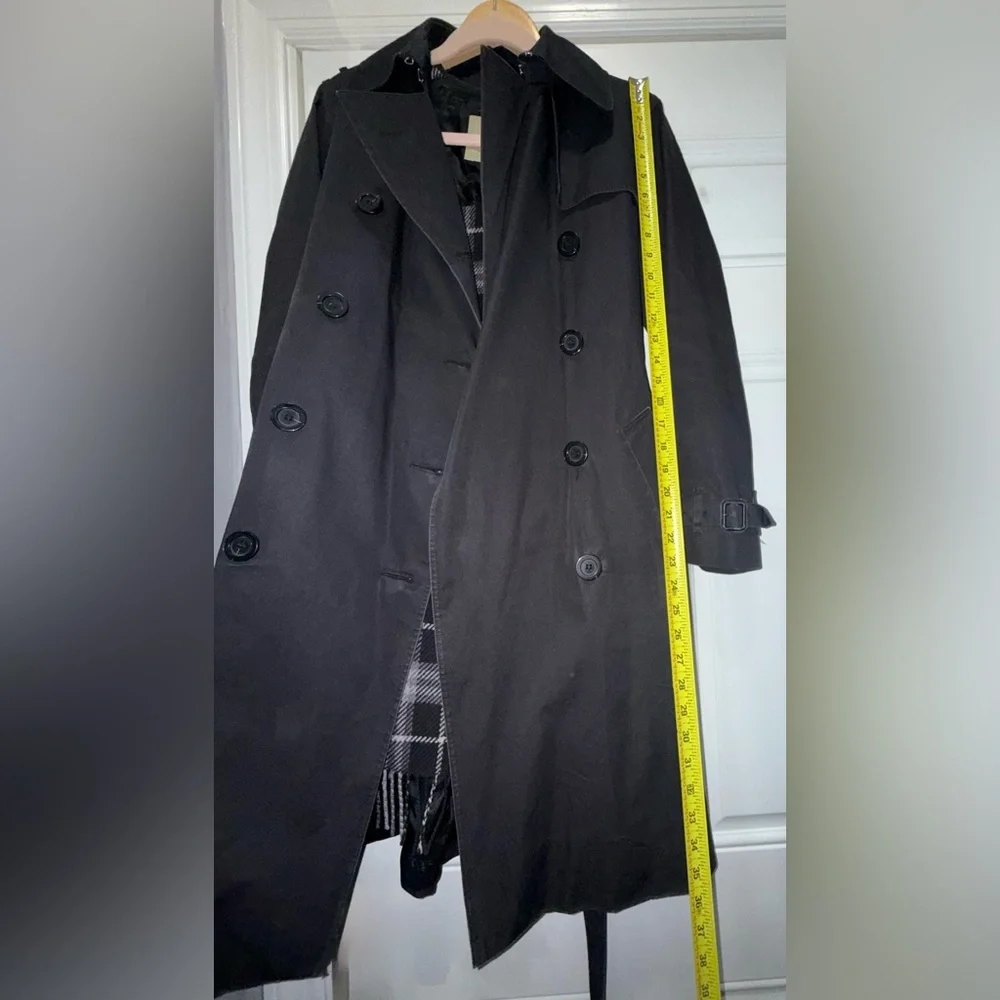 Burberry Irene Black Double-Breasted Trench Coat - Picture 15 of 16